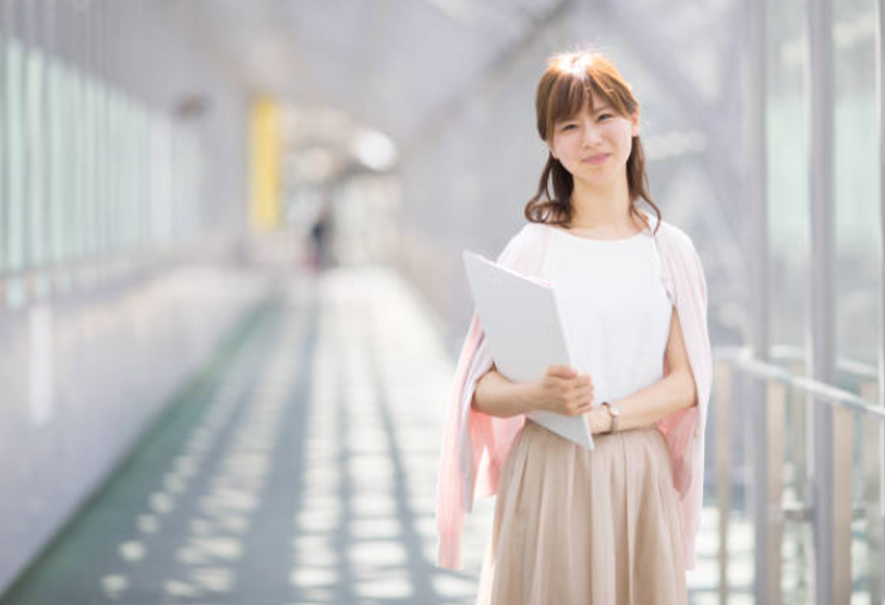 働く女性のオフィスコーデ～着回しの利くアイテムをご紹介～